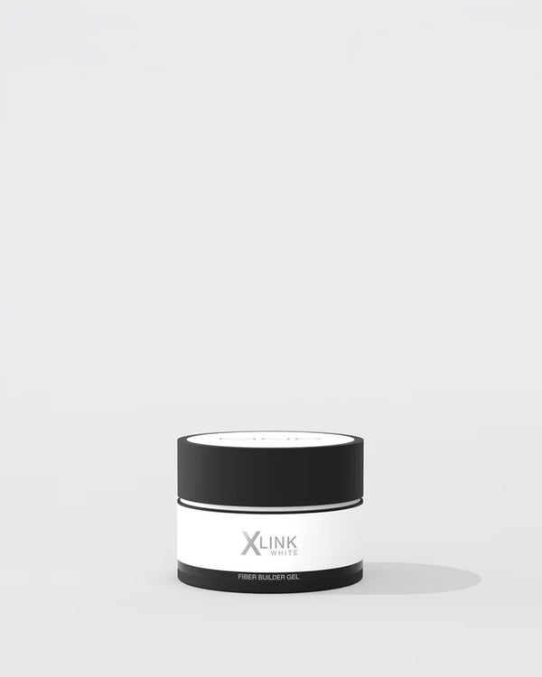 Gel costruttore in fibra di vetro Mesaunda MNP XLINK Fiber Builder Gel 10 g, applicato su un'unghia naturale.