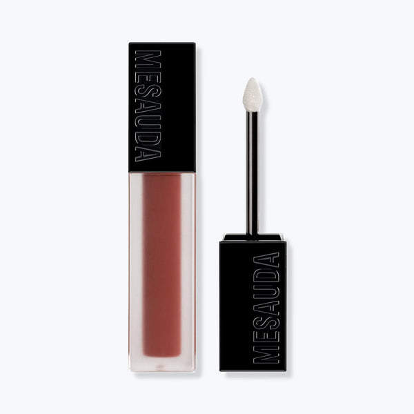 Rossetto liquido matte no-transfer MesauDA Sublimatte, trucco a lunga tenuta con finitura opaca, visibile nell'immagine.